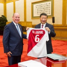 Le président chinois reçoit le maillot de Monaco n ° 6